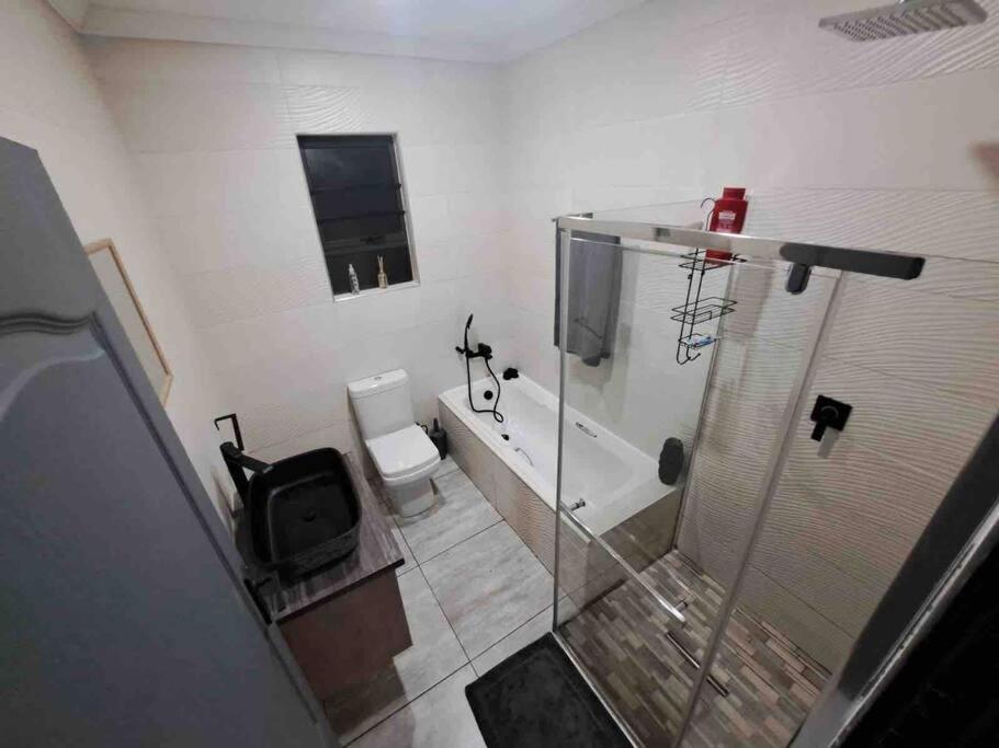 Entire 2 Bedroom House With Jacuzzi And Pool! Meyerton Luaran gambar