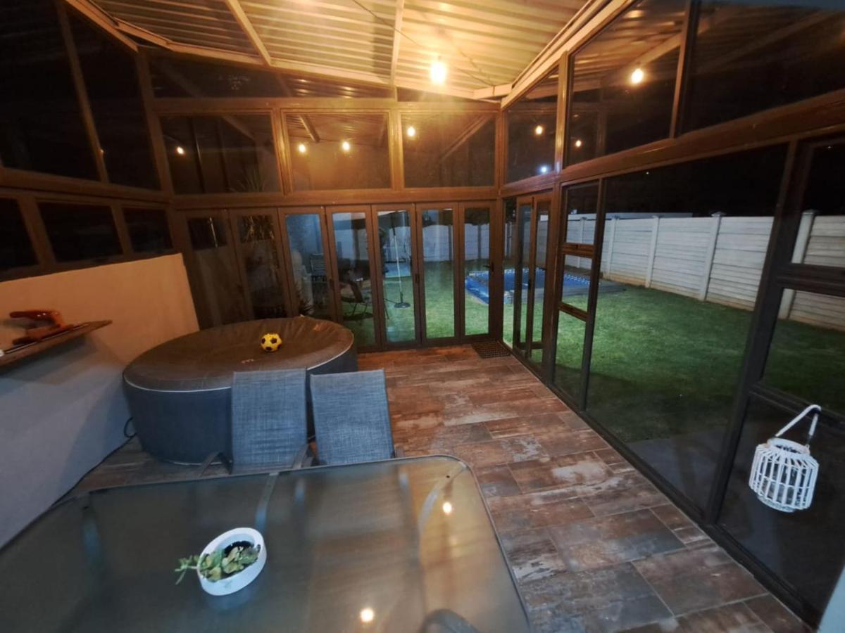 Entire 2 Bedroom House With Jacuzzi And Pool! Meyerton Luaran gambar